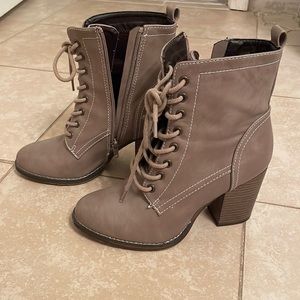 Candie’s heeled boots